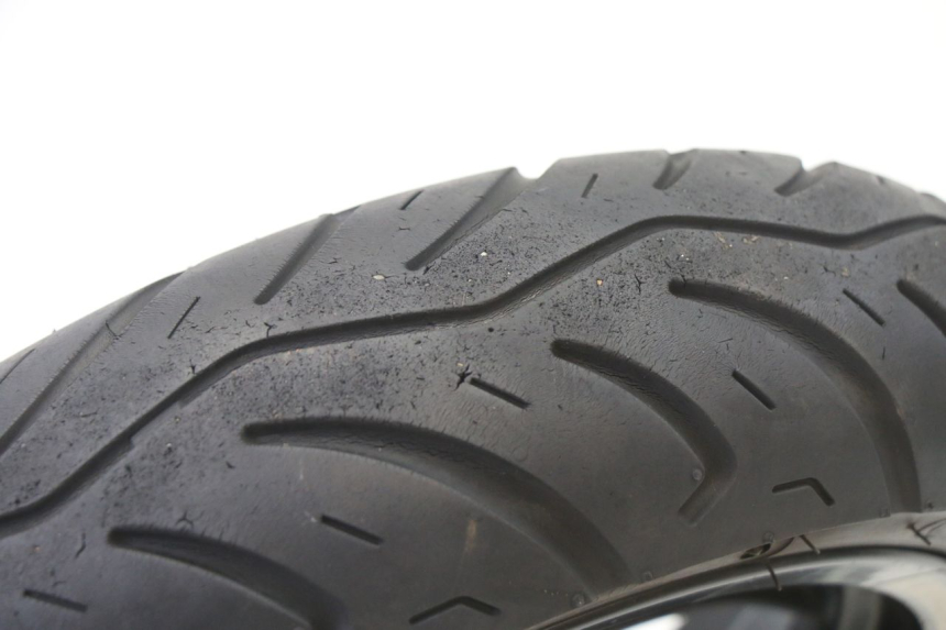 photo de CERCHIO ANTERIORE E PNEUMATICO PEUGEOT KISBEE 4T 50 (2018 - 2022) - Caratteristiche distintive