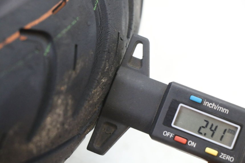 photo de CERCHIO ANTERIORE E PNEUMATICO PEUGEOT KISBEE 4T 50 (2018 - 2022) - Foto prodotto supplementare