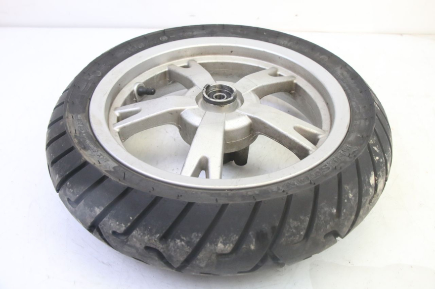 photo de CERCHIO ANTERIORE E PNEUMATICO PEUGEOT KISBEE 4T 50 (2018 - 2022) - Primo piano tecnico