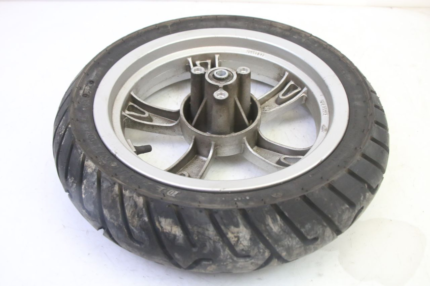 photo de CERCHIO ANTERIORE E PNEUMATICO PEUGEOT KISBEE 4T 50 (2018 - 2022) - Marcature e riferimenti originali