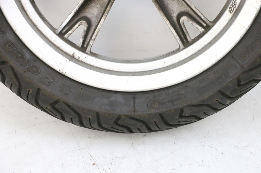 photo de CERCHIO ANTERIORE E PNEUMATICO PEUGEOT KISBEE 4T 50 (2010 - 2017) - Altra vista dell'articolo