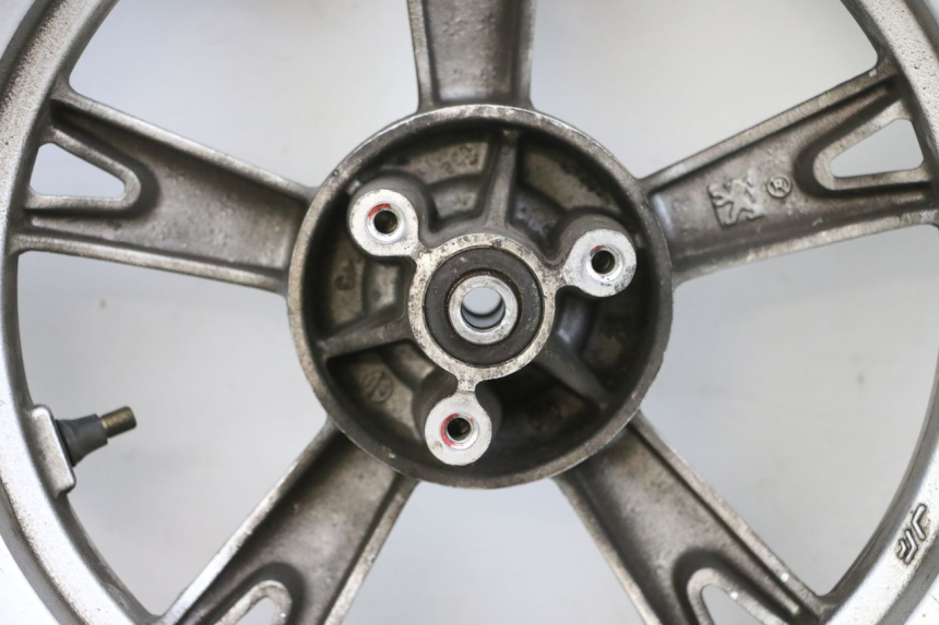 photo de CERCHIO ANTERIORE E PNEUMATICO PEUGEOT KISBEE 4T 50 (2010 - 2017) - Zoom sui componenti