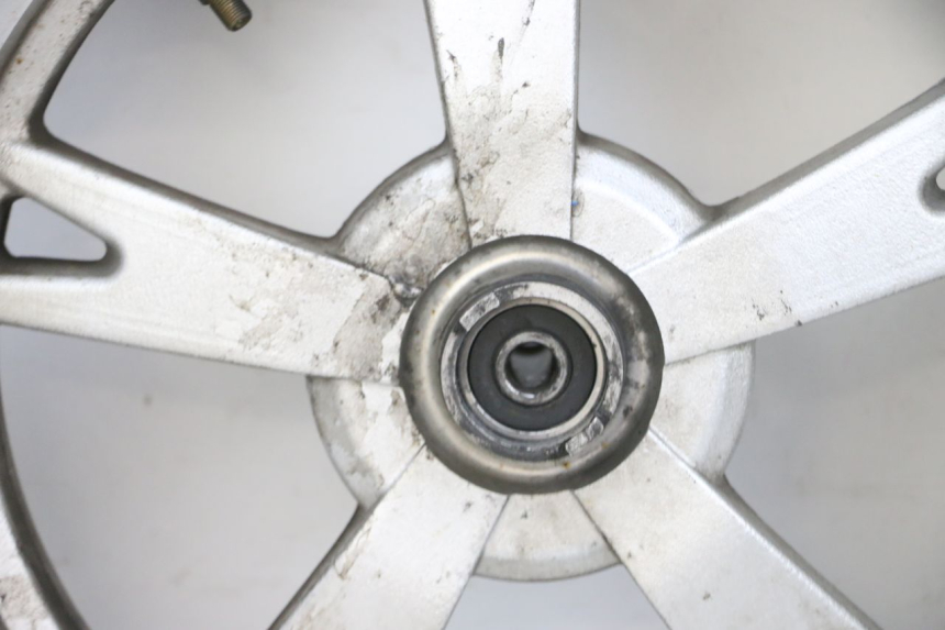 photo de CERCHIO ANTERIORE E PNEUMATICO PEUGEOT KISBEE 4T 50 (2010 - 2017) - Foto prodotto supplementare