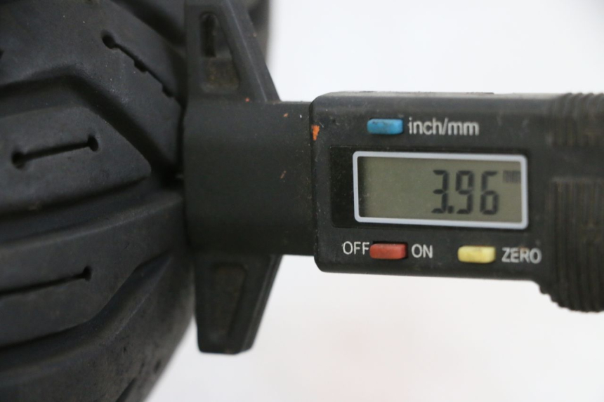 photo de CERCHIO ANTERIORE E PNEUMATICO PEUGEOT KISBEE 4T 50 (2010 - 2017) - Zoom sullo stato d'uso