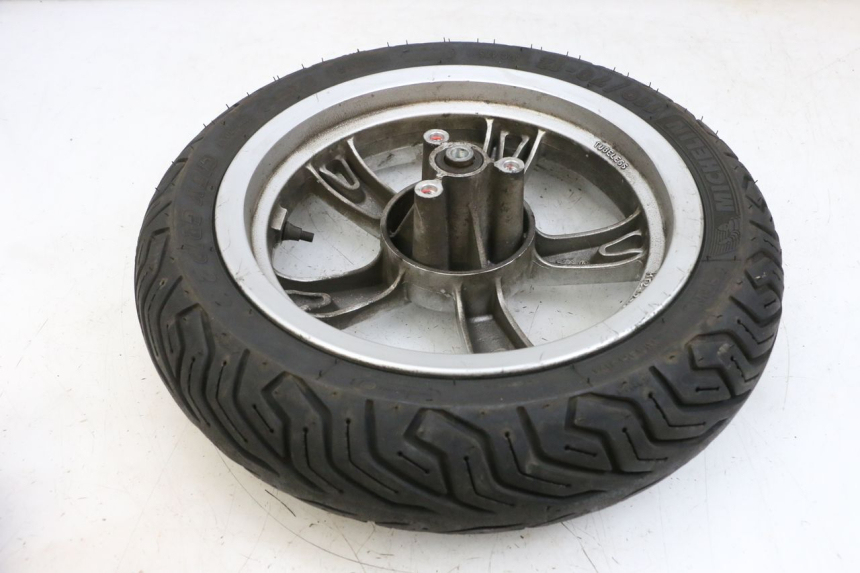 photo de CERCHIO ANTERIORE E PNEUMATICO PEUGEOT KISBEE 4T 50 (2010 - 2017) - Altra angolazione