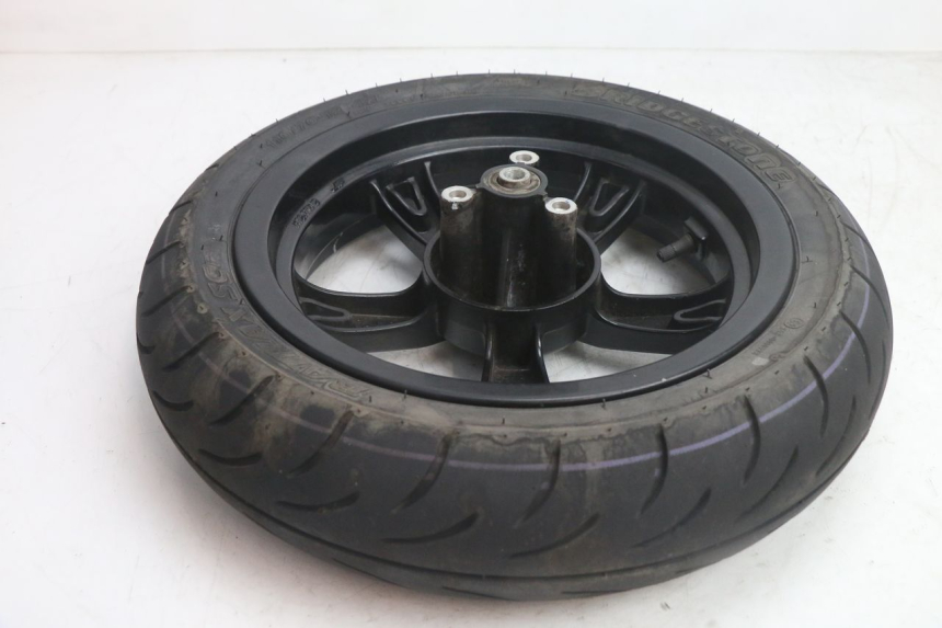 photo de CERCHIO ANTERIORE E PNEUMATICO PEUGEOT KISBEE 4T 50 (2018 - 2022) - Altra vista dell'articolo