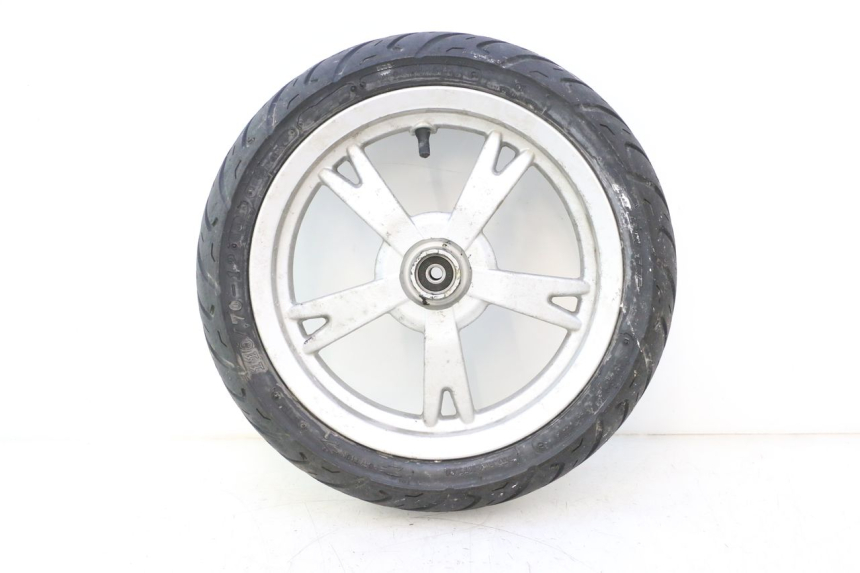 photo de CERCHIO ANTERIORE E PNEUMATICO PEUGEOT KISBEE 4T 50 (2010 - 2017) - Vista principale