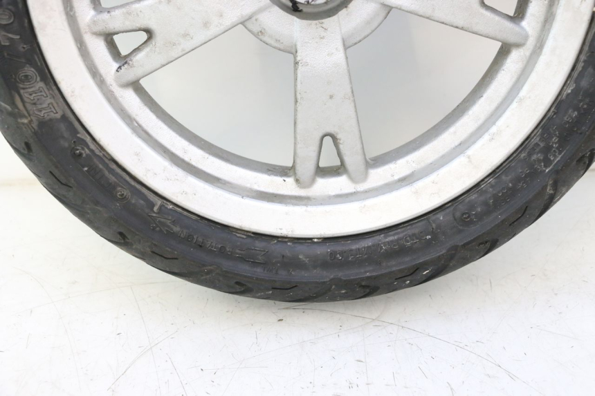 photo de CERCHIO ANTERIORE E PNEUMATICO PEUGEOT KISBEE 4T 50 (2010 - 2017) - Zoom sui componenti