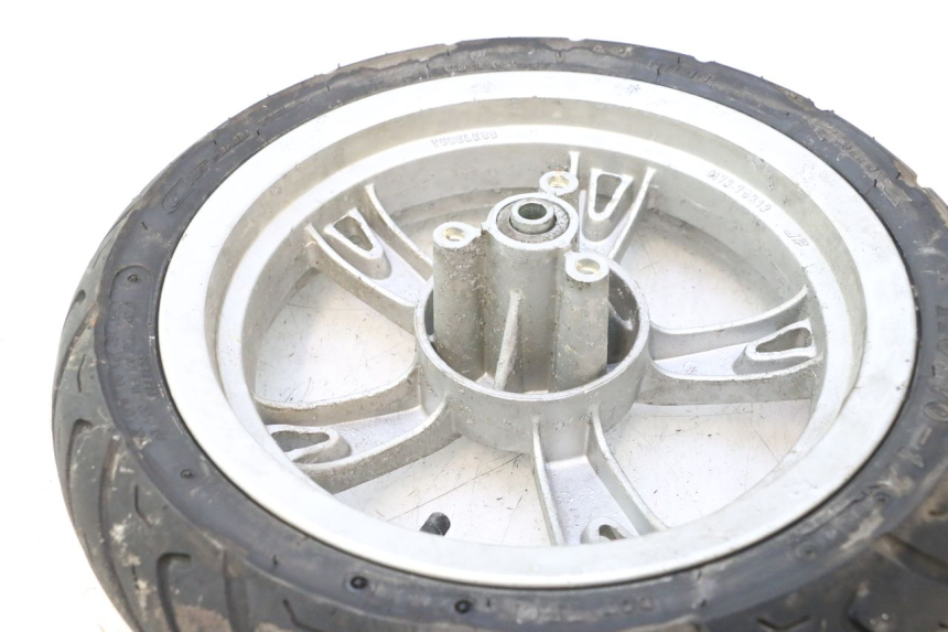 photo de CERCHIO ANTERIORE E PNEUMATICO PEUGEOT KISBEE 4T 50 (2010 - 2017) - Zoom sullo stato d'uso