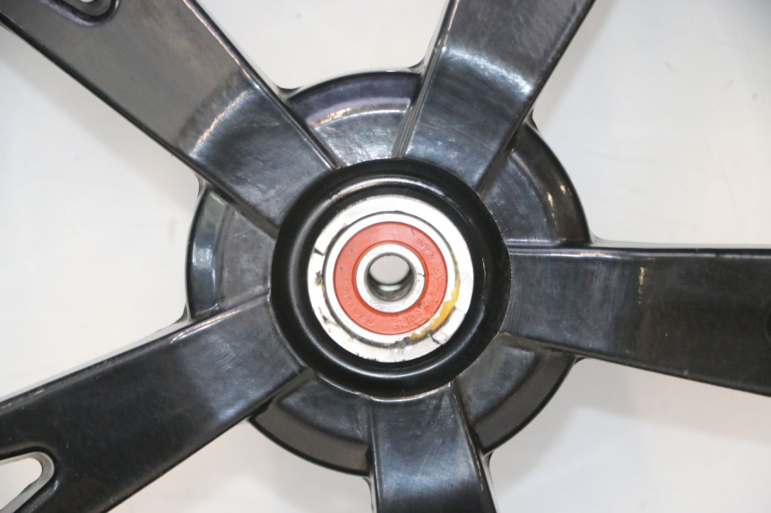 photo de CERCHIO ANTERIORE E PNEUMATICO PEUGEOT KISBEE 4T 50 (2023 - 2026) - Angolazione alternativa