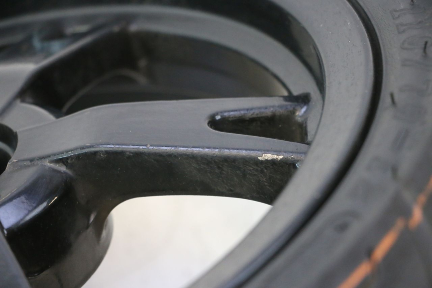 photo de CERCHIO ANTERIORE E PNEUMATICO PEUGEOT KISBEE 4T 50 (2023 - 2026) - Dettagli dei punti di fissaggio