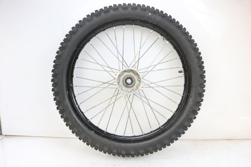 photo de CERCHIO ANTERIORE E PNEUMATICO KAWASAKI KXF KX-F 250 (2017 - 2019) - Focus sulla struttura