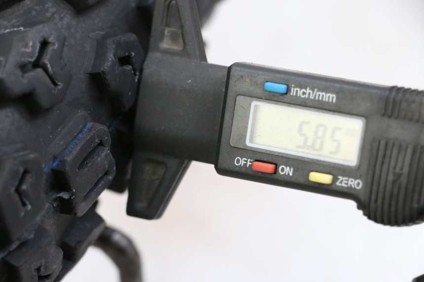 photo de CERCHIO ANTERIORE E PNEUMATICO KYMCO STRYKER OFF ROAD 125 (1999 - 2005) - Primo piano tecnico