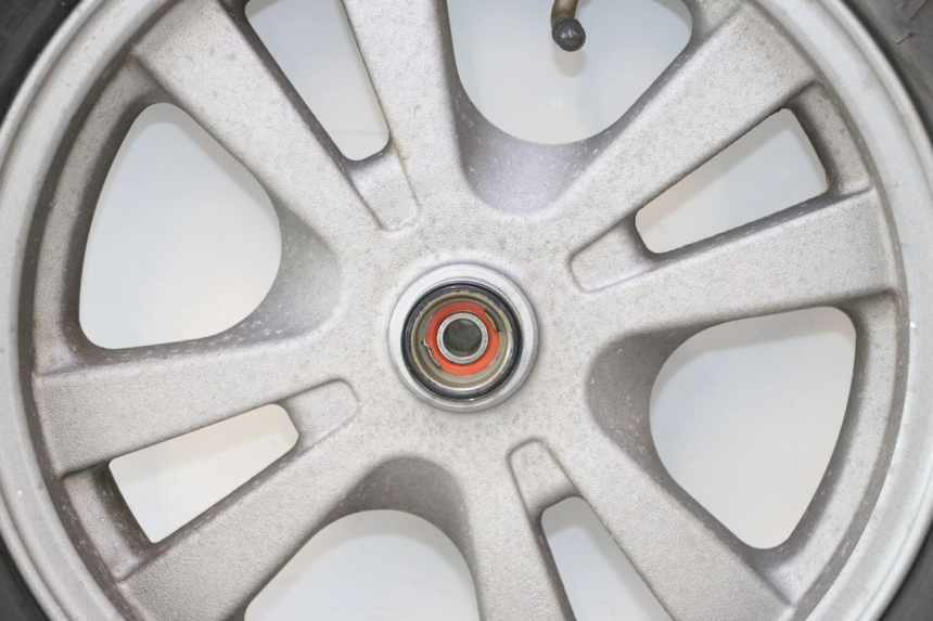 photo de CERCHIO ANTERIORE E PNEUMATICO KYMCO LIKE 125 (2009 - 2016) - Zoom sui componenti
