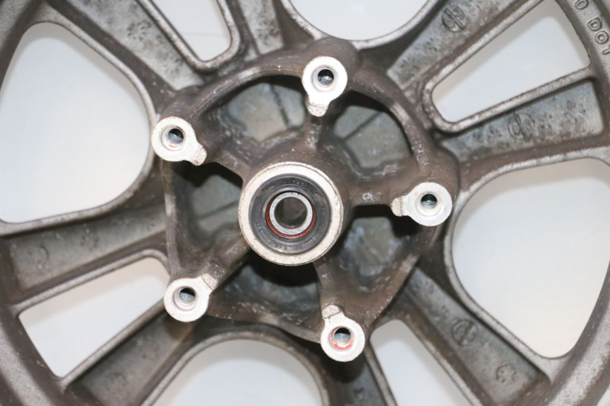 photo de CERCHIO ANTERIORE E PNEUMATICO KYMCO LIKE 125 (2009 - 2016) - Marcature e riferimenti originali