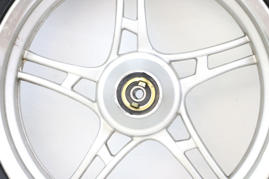 photo de CERCHIO ANTERIORE E PNEUMATICO LONGJIA SHARPY 125 (2020 - 2024) - Primo piano ad alta risoluzione