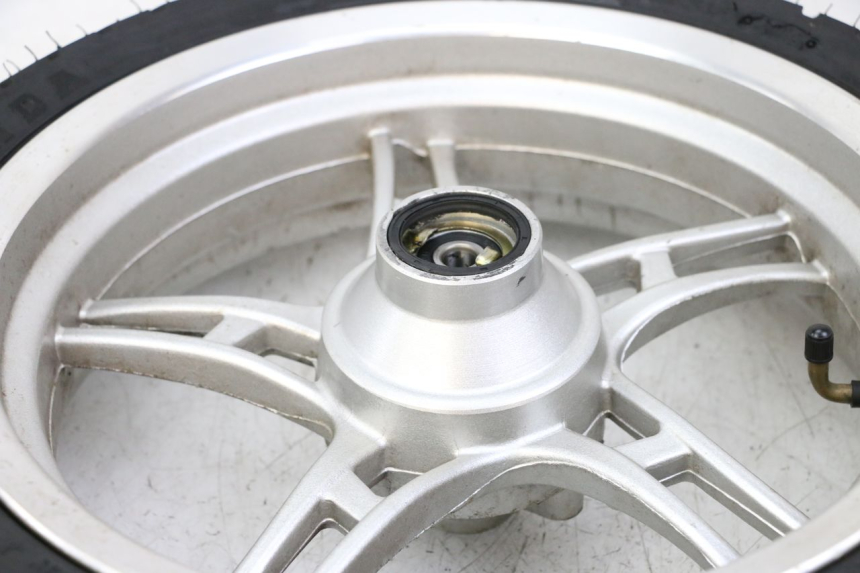 photo de CERCHIO ANTERIORE E PNEUMATICO LONGJIA SHARPY 125 (2020 - 2024) - Dettagli dei punti di fissaggio