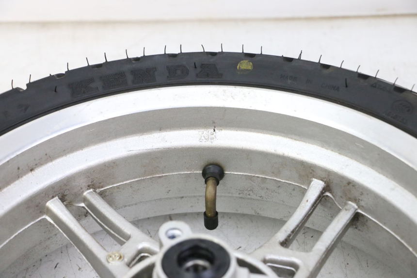 photo de CERCHIO ANTERIORE E PNEUMATICO LONGJIA SHARPY 125 (2020 - 2024) - Ricambio usato controllato