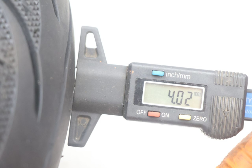 photo de CERCHIO ANTERIORE E PNEUMATICO PEUGEOT LUDIX BLASTER 50 (2006 - 2014) - Foto prodotto supplementare