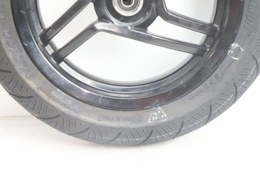 photo de CERCHIO ANTERIORE E PNEUMATICO PEUGEOT LUDIX BLASTER 50 (2006 - 2014) - Zoom sullo stato d'uso