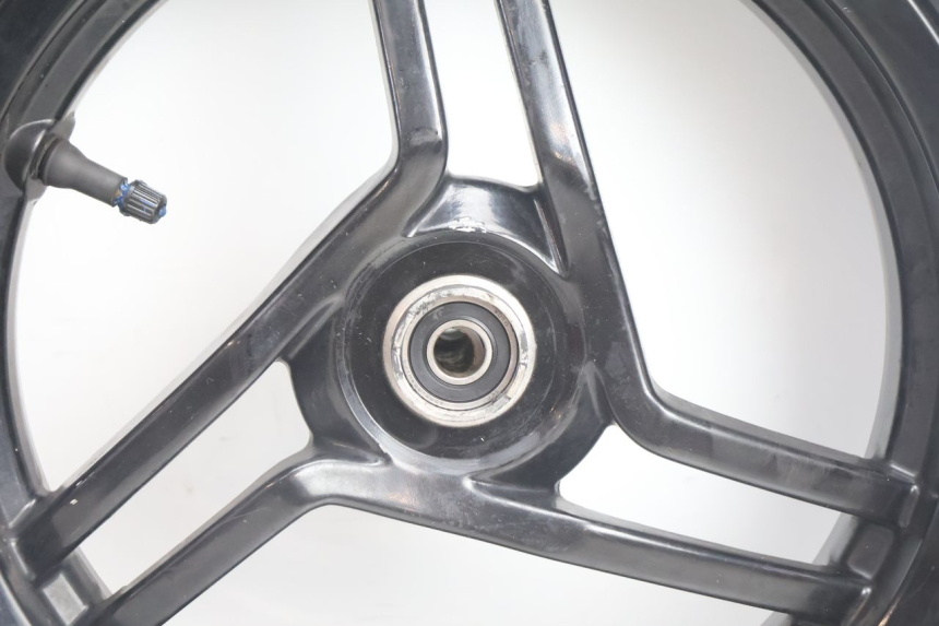 photo de CERCHIO ANTERIORE E PNEUMATICO PEUGEOT LUDIX BLASTER 50 (2006 - 2014) - Altra angolazione