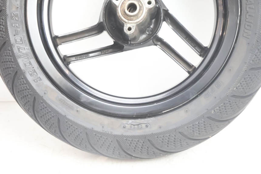 photo de CERCHIO ANTERIORE E PNEUMATICO PEUGEOT LUDIX BLASTER 50 (2006 - 2014) - Stato della superficie e materiale