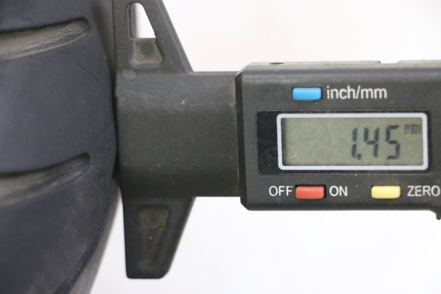 photo de CERCHIO ANTERIORE E PNEUMATICO PEUGEOT LUDIX ONE 50 (2005 - 2008) - Dettaglio del componente