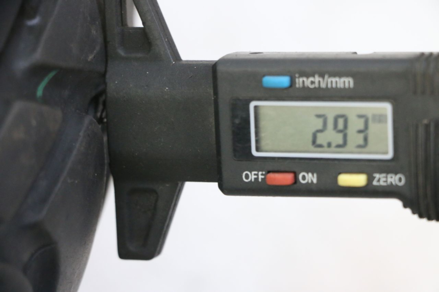 photo de CERCHIO ANTERIORE E PNEUMATICO MBK BOOSTER SPIRIT NAKED 50 (2004 - 2017) - Dettaglio del componente