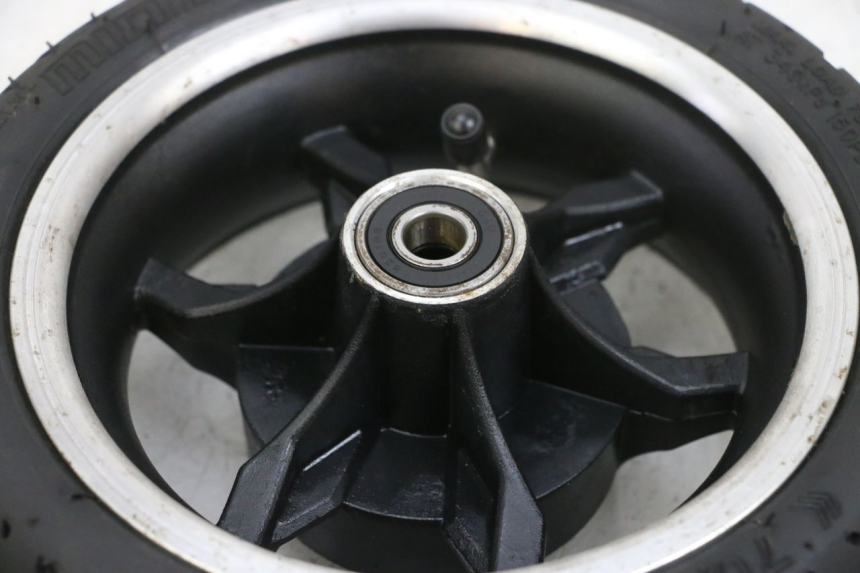 photo de CERCHIO ANTERIORE E PNEUMATICO DUALTRON MINI SPECIAL 1 - Caratteristiche distintive