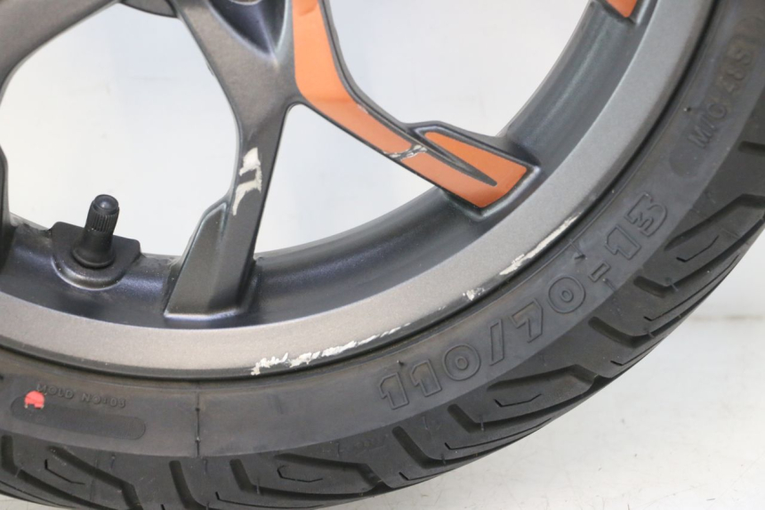photo de CERCHIO ANTERIORE E PNEUMATICO PIAGGIO MP3 HPE 530 (2022 - 2026) - Panoramica del profilo