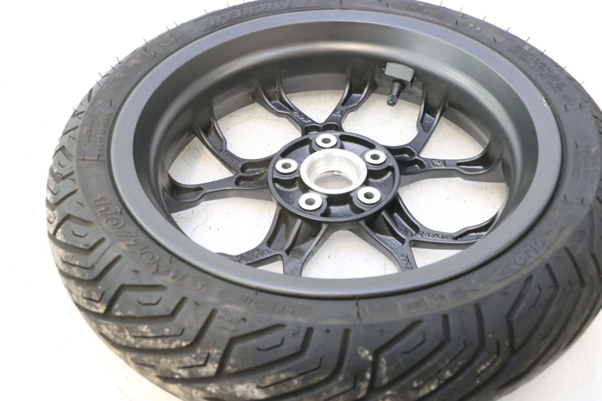 photo de CERCHIO ANTERIORE E PNEUMATICO PIAGGIO MP3 HPE 530 (2022 - 2026) - Zoom sullo stato d'uso