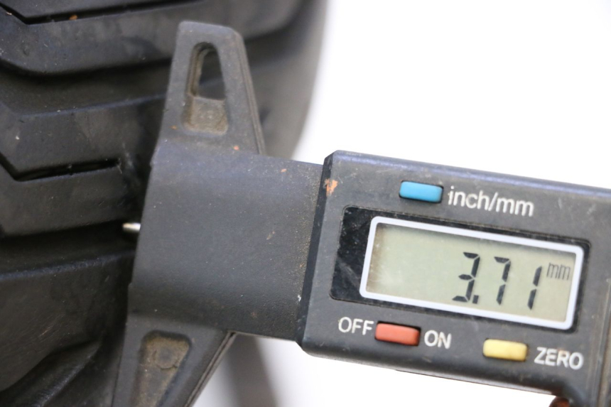 photo de CERCHIO ANTERIORE E PNEUMATICO PIAGGIO MP3 125 (2006 - 2014) - Zoom qualità usato