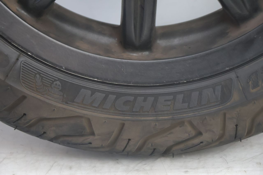 photo de CERCHIO ANTERIORE E PNEUMATICO PIAGGIO MP3 500 (2011 - 2015) - Caratteristiche distintive