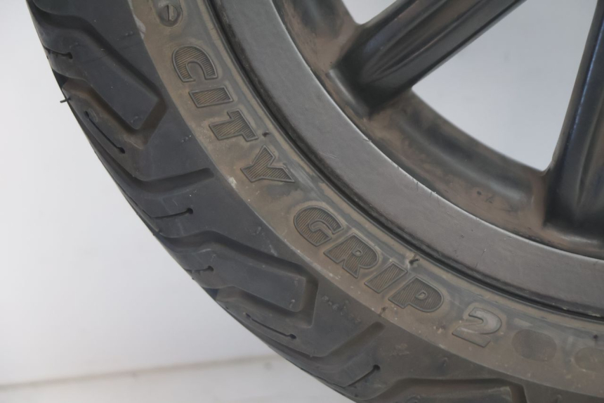 photo de CERCHIO ANTERIORE E PNEUMATICO PIAGGIO MP3 500 (2011 - 2015) - Zoom sui componenti