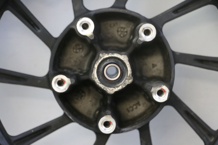 photo de CERCHIO ANTERIORE E PNEUMATICO KYMCO LIKE 4T 50 (2019 - 2025) - Panoramica del profilo