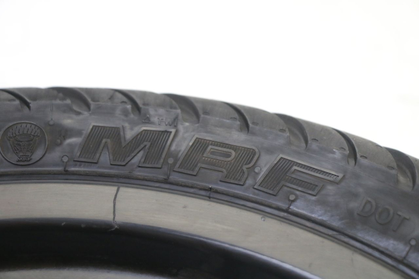 photo de CERCHIO ANTERIORE E PNEUMATICO PIAGGIO NEW TYPHOON 50 (2018 - 2021) - Primo piano ad alta risoluzione