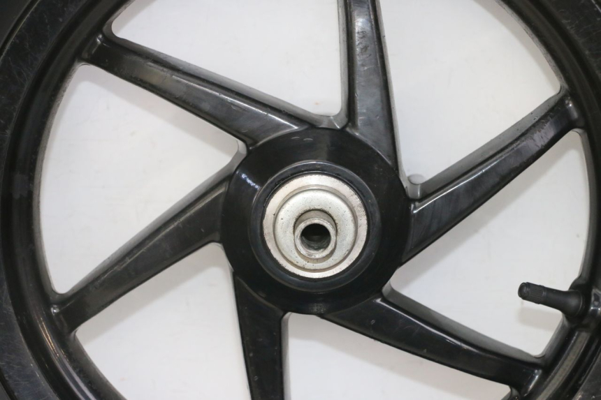 photo de CERCHIO ANTERIORE E PNEUMATICO PIAGGIO NRG POWER PUREJET 50 (2018 - 2021) - Caratteristiche distintive