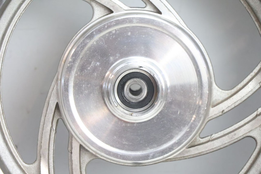 photo de CERCHIO ANTERIORE E PNEUMATICO JM MOTORS OLDIES 4T 50 (2020 - 2026) - Altra angolazione