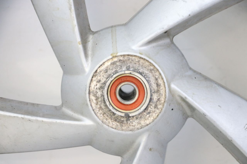 photo de CERCHIO ANTERIORE E PNEUMATICO PEUGEOT CITYSTAR 125 (2011 - 2017) - Altra vista dell'articolo