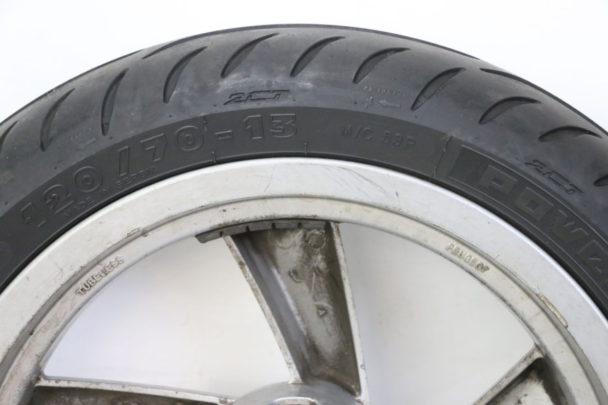 photo de CERCHIO ANTERIORE E PNEUMATICO PEUGEOT CITYSTAR 125 (2011 - 2017) - Caratteristiche distintive