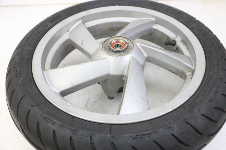 photo de CERCHIO ANTERIORE E PNEUMATICO PEUGEOT CITYSTAR 125 (2011 - 2017) - Primo piano tecnico