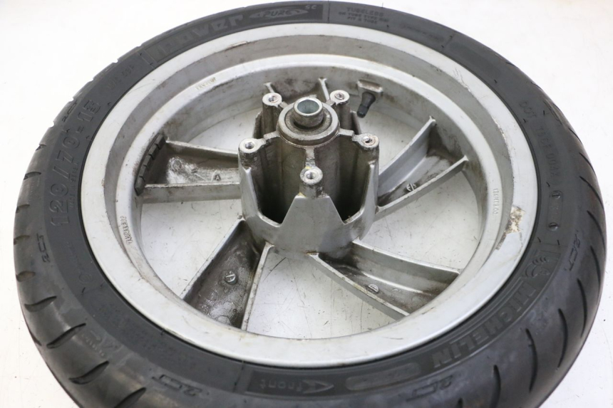 photo de CERCHIO ANTERIORE E PNEUMATICO PEUGEOT CITYSTAR 125 (2011 - 2017) - Dettagli dei punti di fissaggio