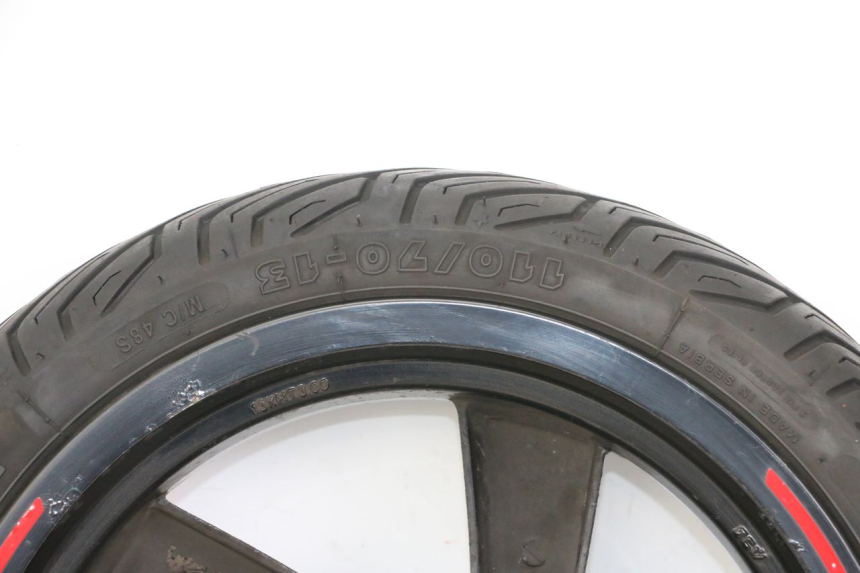 photo de CERCHIO ANTERIORE E PNEUMATICO PEUGEOT CITYSTAR 2T 50 (2018 - 2021) - Caratteristiche distintive