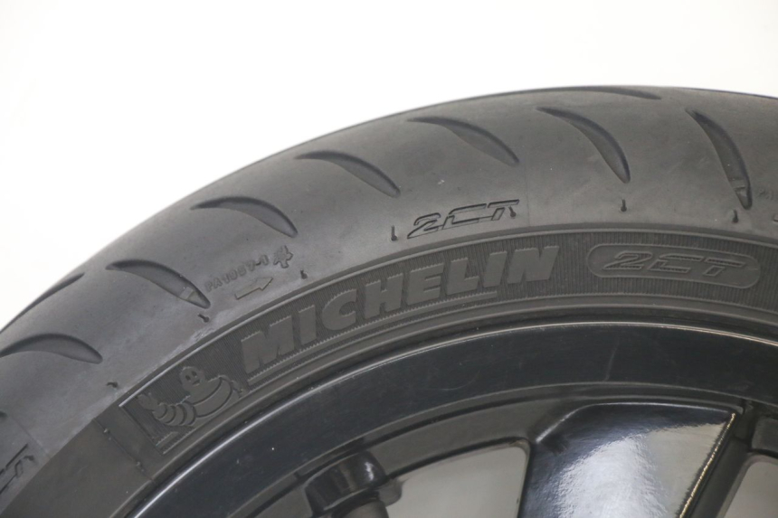 photo de CERCHIO ANTERIORE E PNEUMATICO PEUGEOT CITYSTAR 2T 50 (2018 - 2021) - Primo piano ad alta risoluzione