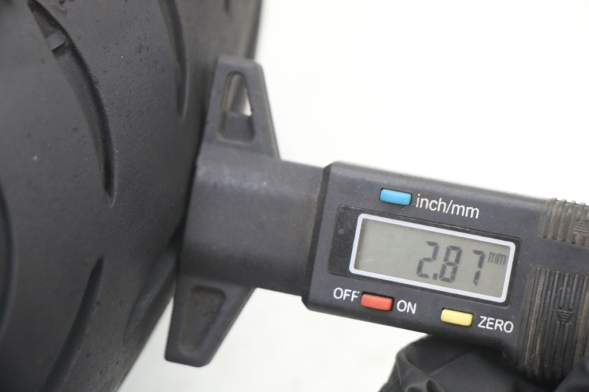 photo de CERCHIO ANTERIORE E PNEUMATICO PEUGEOT CITYSTAR 2T 50 (2018 - 2021) - Focus sulla struttura