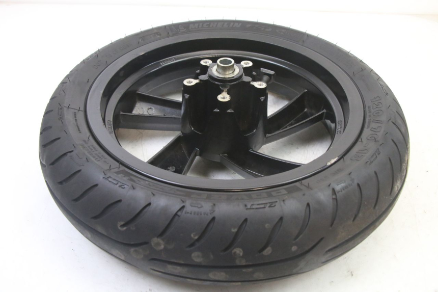 photo de CERCHIO ANTERIORE E PNEUMATICO PEUGEOT CITYSTAR 2T 50 (2018 - 2021) - Stato della superficie e materiale