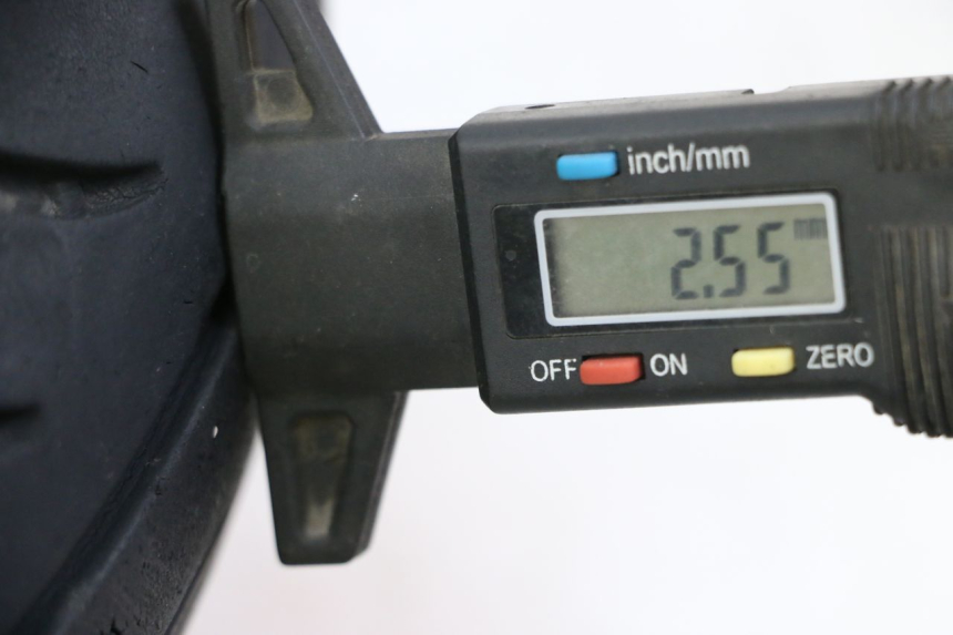 photo de CERCHIO ANTERIORE E PNEUMATICO PEUGEOT KISBEE 4T 50 (2018 - 2022) - Dettaglio del componente