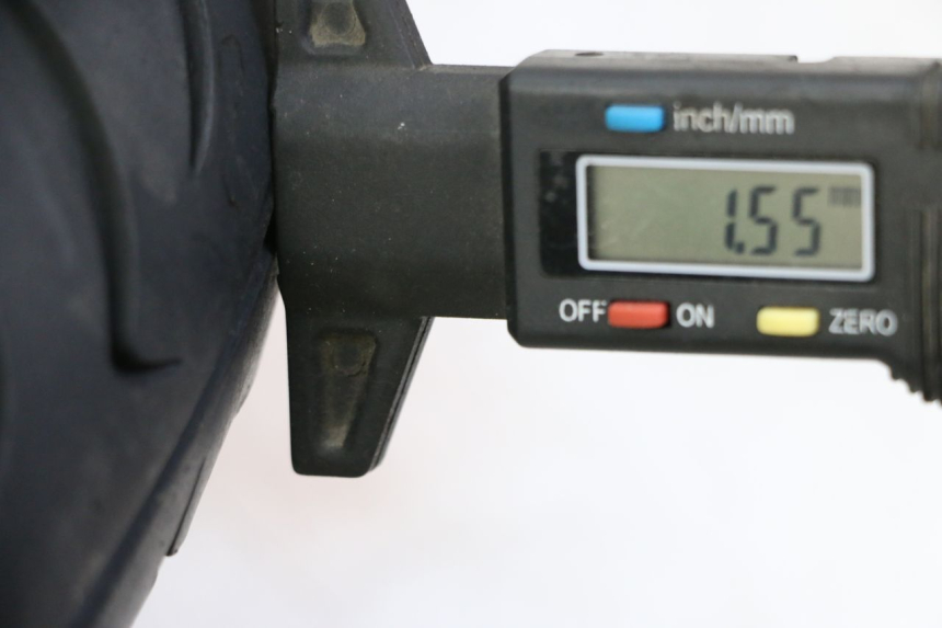 photo de CERCHIO ANTERIORE E PNEUMATICO PEUGEOT LUDIX 50 (2008 - 2017) - Zoom sullo stato d'uso