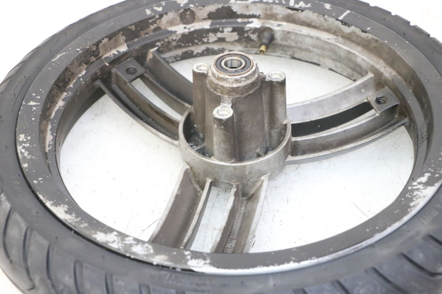 photo de CERCHIO ANTERIORE E PNEUMATICO PEUGEOT LUDIX 50 (2008 - 2017) - Primo piano tecnico