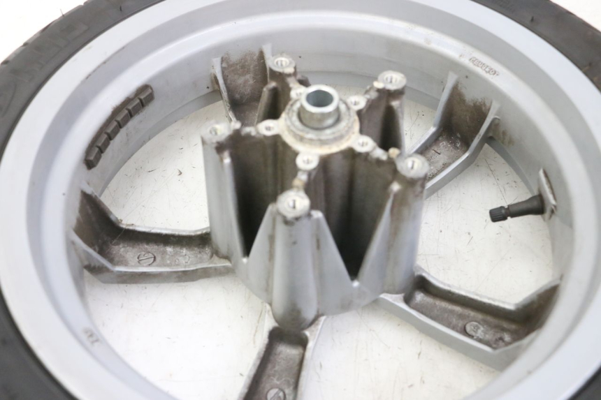 photo de CERCHIO ANTERIORE E PNEUMATICO PEUGEOT SATELIS 125 (2013 - 2018) - Altra angolazione